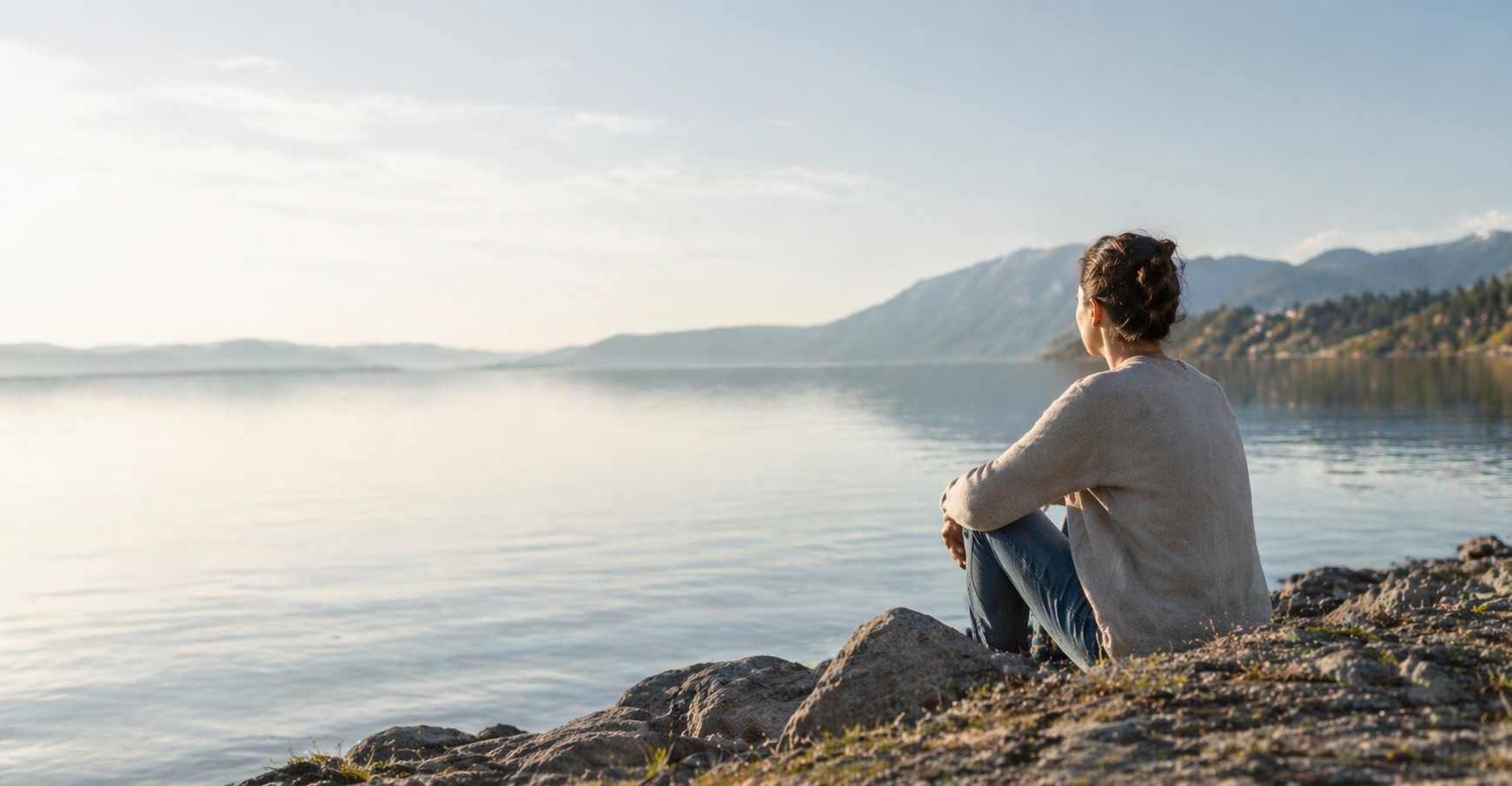 Ruhige Alltagsszene als Sinnbild für psychologische Orientierung und strukturierte Abklärung